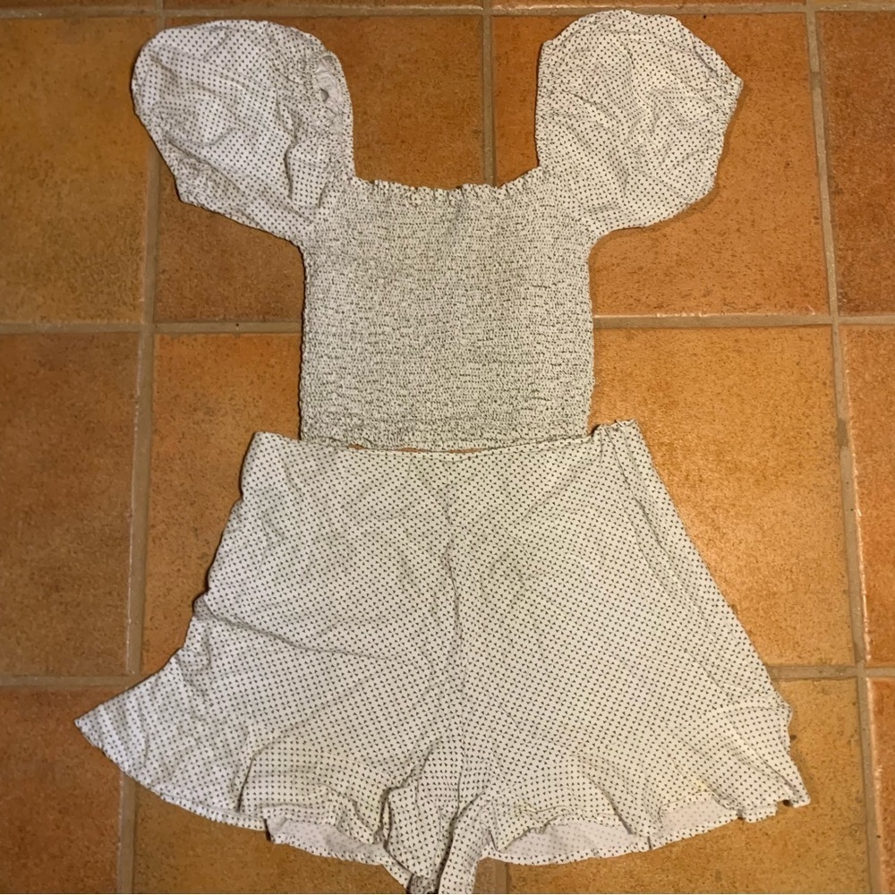 Valija set stretch crop top balloon sleeves & matching flowy shorts